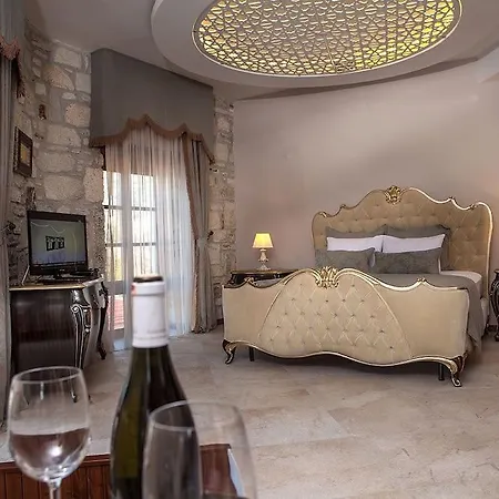 Hotell La Petra 3*