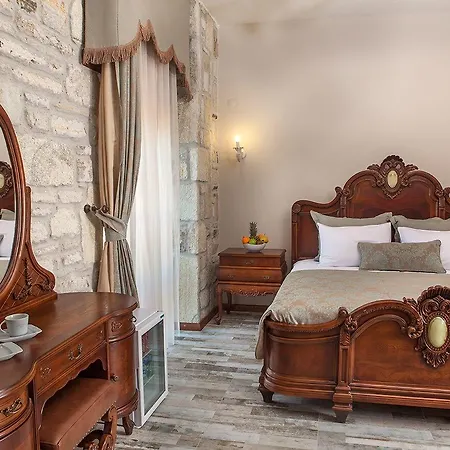 Hotell La Petra 3*