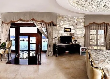 La Petra 3*